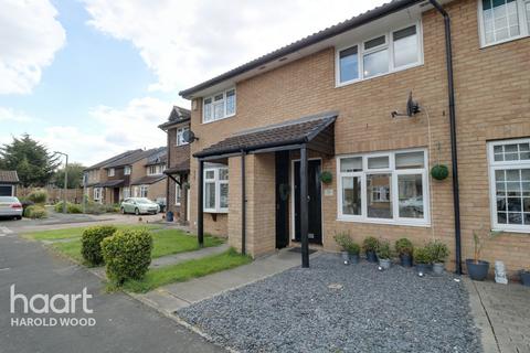 39 Copperfields Way, Romford, RM3 0XE