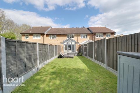 39 Copperfields Way, Romford, RM3 0XE