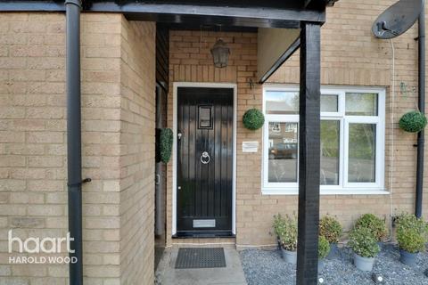 39 Copperfields Way, Romford, RM3 0XE