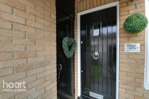 39 Copperfields Way, Romford, RM3 0XE