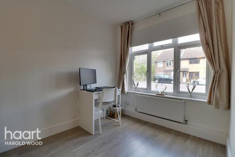 39 Copperfields Way, Romford, RM3 0XE