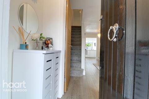 39 Copperfields Way, Romford, RM3 0XE