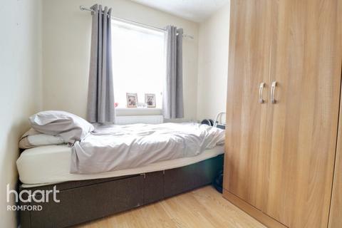 31 Campion Close, Rush Green, Romford, RM7 0WX
