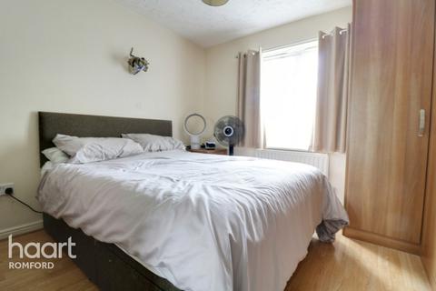 31 Campion Close, Rush Green, Romford, RM7 0WX