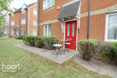 31 Campion Close, Rush Green, Romford, RM7 0WX