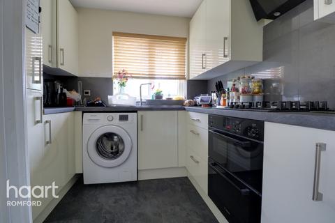 31 Campion Close, Rush Green, Romford, RM7 0WX