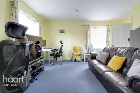 31 Campion Close, Rush Green, Romford, RM7 0WX