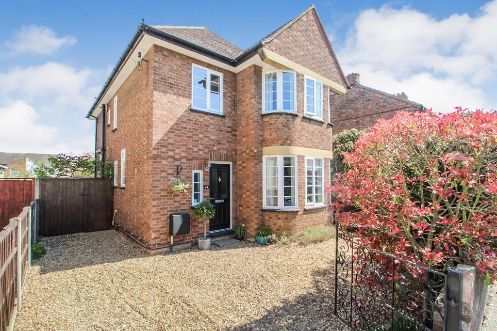 Park Road, Kempston, Bedford 3 bed detached house £425,000