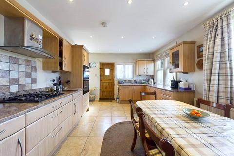 2 bedroom bungalow for sale, Shipbourne Road, Tonbridge, TN10