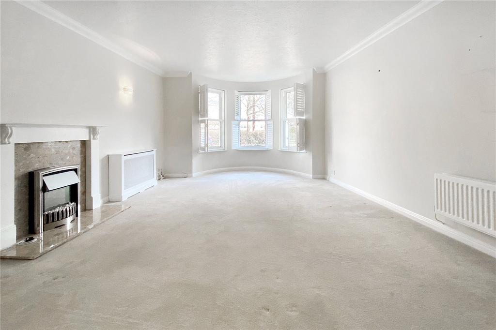 Beach Crescent, Littlehampton 2 bed apartment £300,000