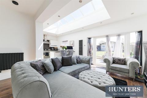 18 Derek Avenue, West Ewell, Epsom, KT19 9HR