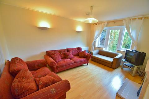 4 bedroom semi-detached house to rent, Stanmore