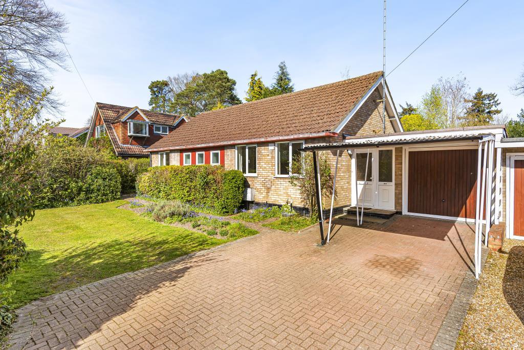 Crowthorne, Berkshire, RG45 3 bed detached bungalow £675,000