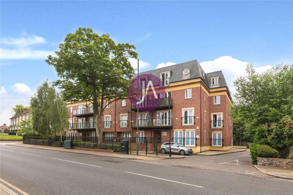 Gray Court, 73 Marsh Road, Pinner, HA5 2 bed apartment £1,500 pcm (£