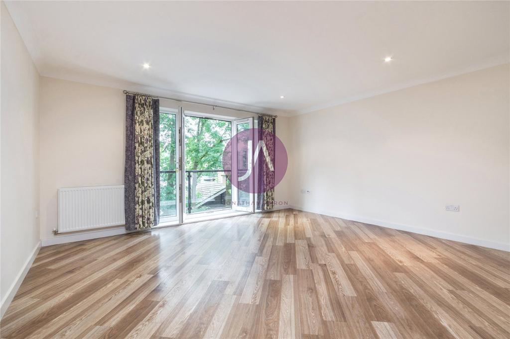 Gray Court, 73 Marsh Road, Pinner, HA5 2 bed apartment £1,500 pcm (£
