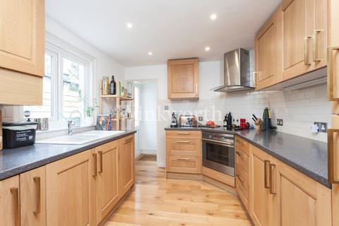 29 Burlington Road, London, N17 9UH