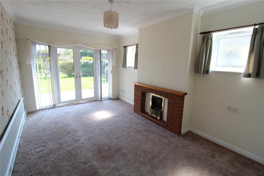 Eastbury Avenue, Rochford, Essex, SS4 2 bed bungalow £375,000