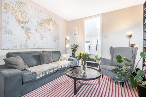 Flat C, 72 Gilbey Road, London, SW17 0QG