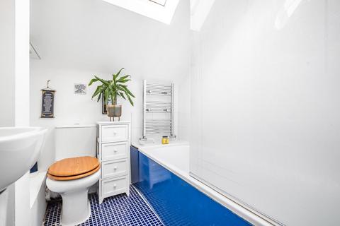 Flat C, 72 Gilbey Road, London, SW17 0QG