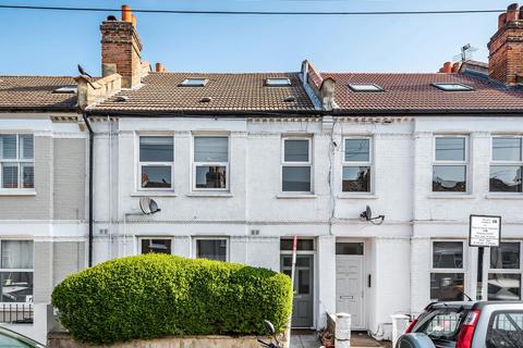 Flat C, 72 Gilbey Road, London, SW17 0QG