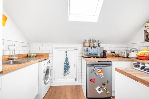 Flat C, 72 Gilbey Road, London, SW17 0QG