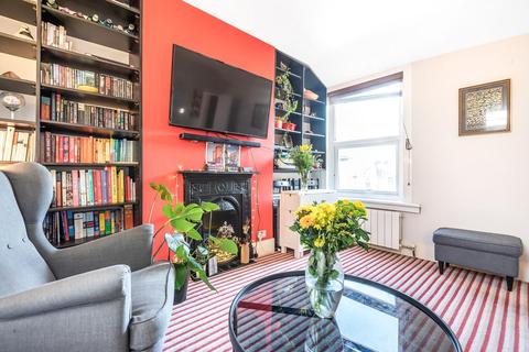 Flat C, 72 Gilbey Road, London, SW17 0QG