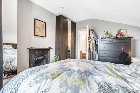 Flat C, 72 Gilbey Road, London, SW17 0QG