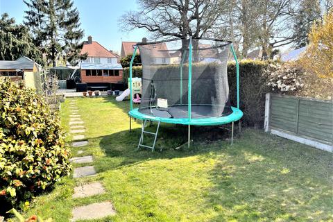 12 Taylor Road, Ashtead, KT21 2HY