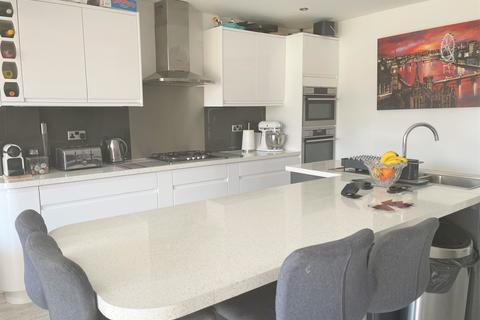 12 Taylor Road, Ashtead, KT21 2HY