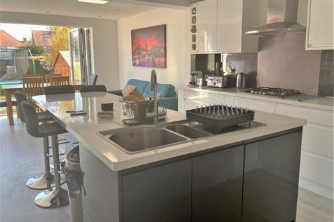 12 Taylor Road, Ashtead, KT21 2HY