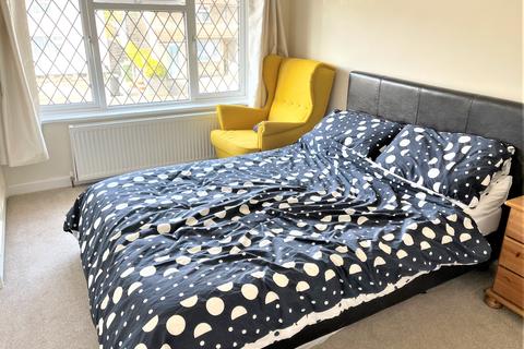 12 Taylor Road, Ashtead, KT21 2HY