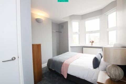 3 bedroom flat to rent, Kildoran Road, London, SW2 5JY