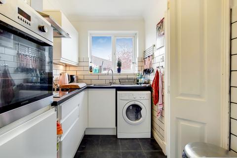 32 Birchend Close, South Croydon, CR2 7DS