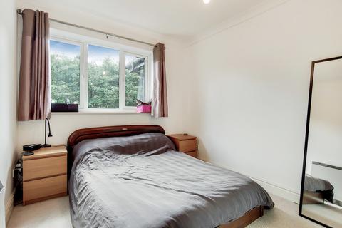 32 Birchend Close, South Croydon, CR2 7DS