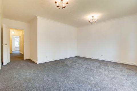 Flat 2, 25 Beech Copse, South Croydon, CR2 7ES