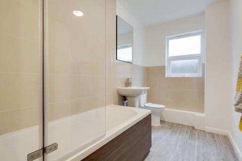 Flat 2, 25 Beech Copse, South Croydon, CR2 7ES