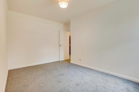 Flat 2, 25 Beech Copse, South Croydon, CR2 7ES