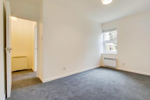 Flat 2, 25 Beech Copse, South Croydon, CR2 7ES