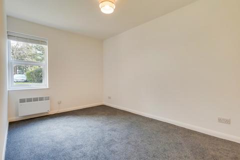 Flat 2, 25 Beech Copse, South Croydon, CR2 7ES