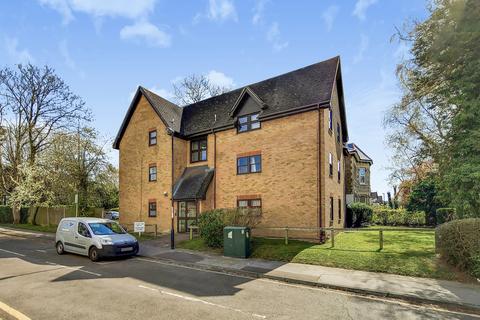 Flat 2, 25 Beech Copse, South Croydon, CR2 7ES