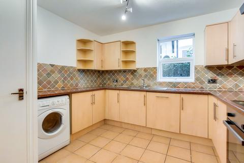 Flat 2, 25 Beech Copse, South Croydon, CR2 7ES
