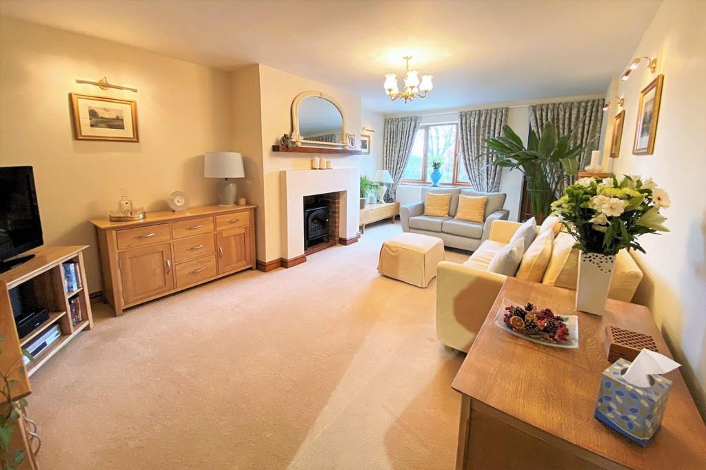 Hall Lane, Whitwick 3 bed detached house £260,000