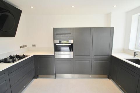 2 bedroom apartment to rent, Greenhill, High Rd