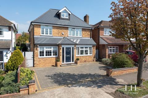 14 Nelwyn Avenue, Hornchurch, RM11 2PZ