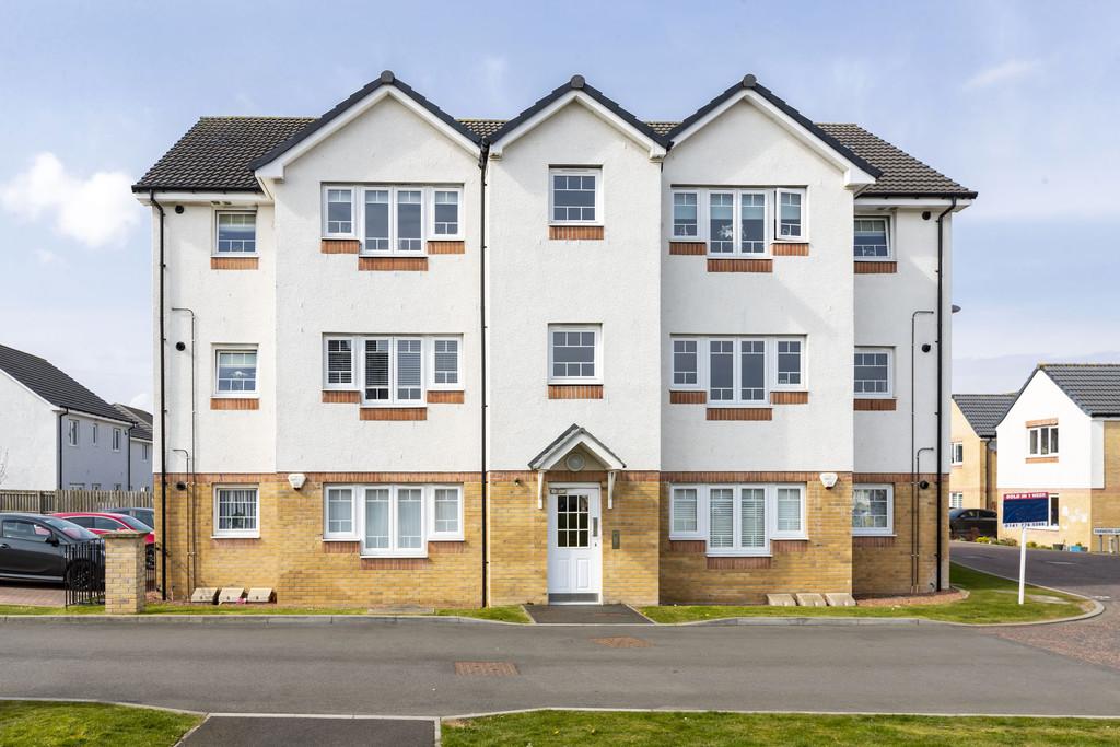 Farm Wynd, Woodilee Village, Lenzie 2 bed apartment £137,500