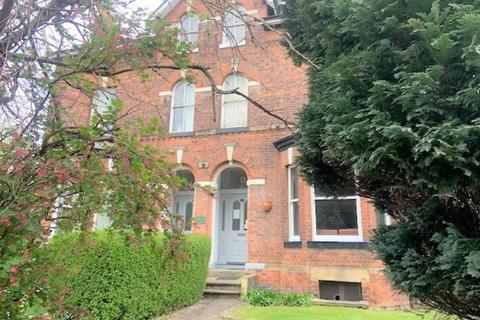 Studio to rent, 4 Irlam Road, Sale