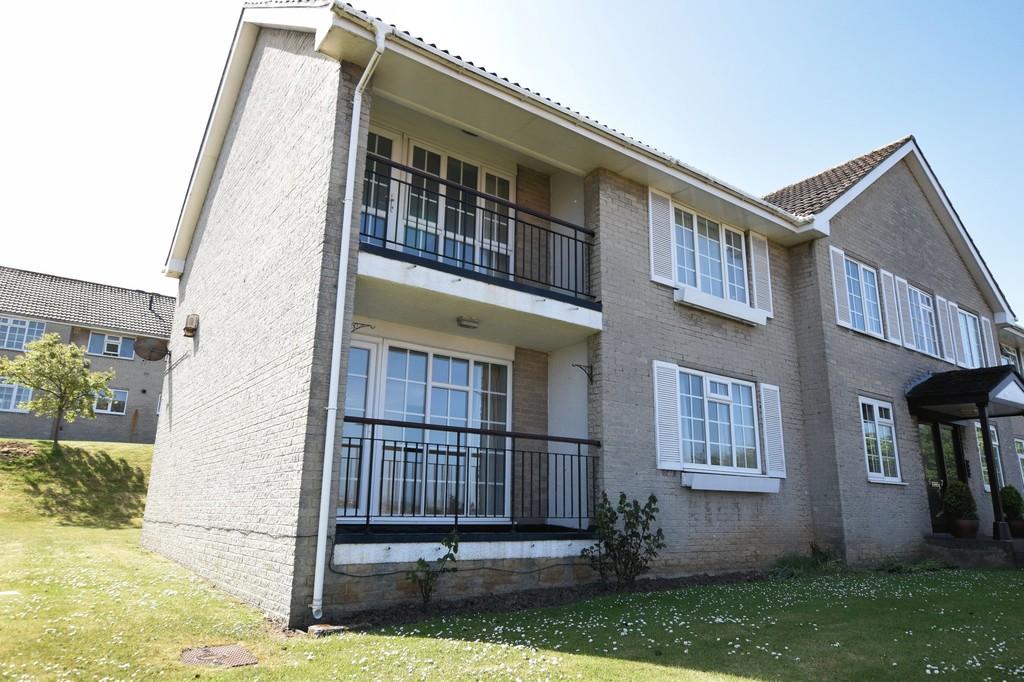 The Glade, Scarborough 2 bed ground floor flat £595 pcm (£137 pw)
