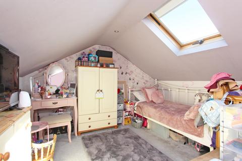 135 Swan Road, Feltham, TW13 6LT