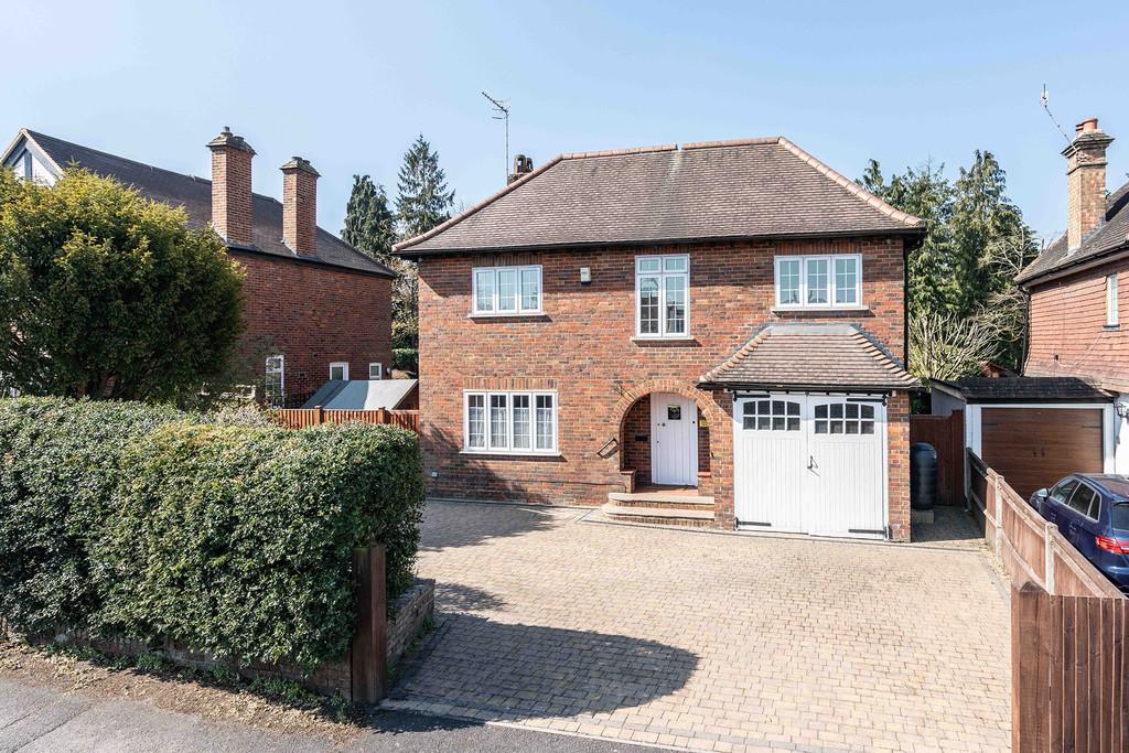 Deepdene Avenue, Dorking 4 bed detached house £800,000