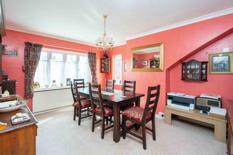 22 Deepdene Avenue, Dorking, RH4 1SR